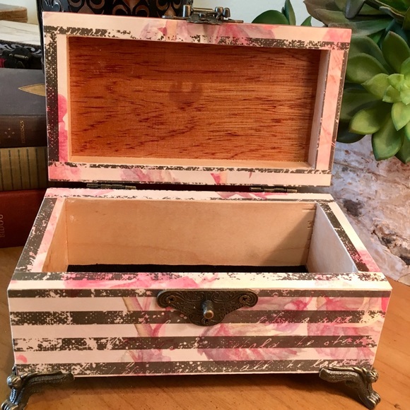 Jewelry box - Picture 3 of 5